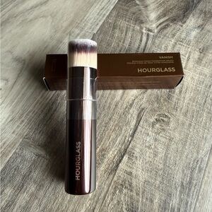 Hourglass Vanish Seamless Finish Foundation Brush- NEW!